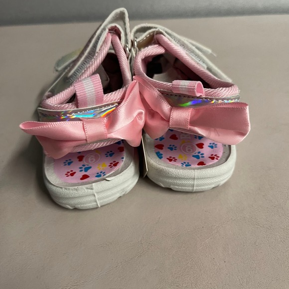 Rugged Bear Toddler Girls' Silver Pink Hearts Paw Print Pattern Sport Sandals 9 - Picture 6 of 9
